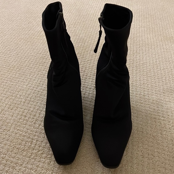 Prada , fabric outside, leather inside, size9, heel 2.5 - Picture 1 of 6